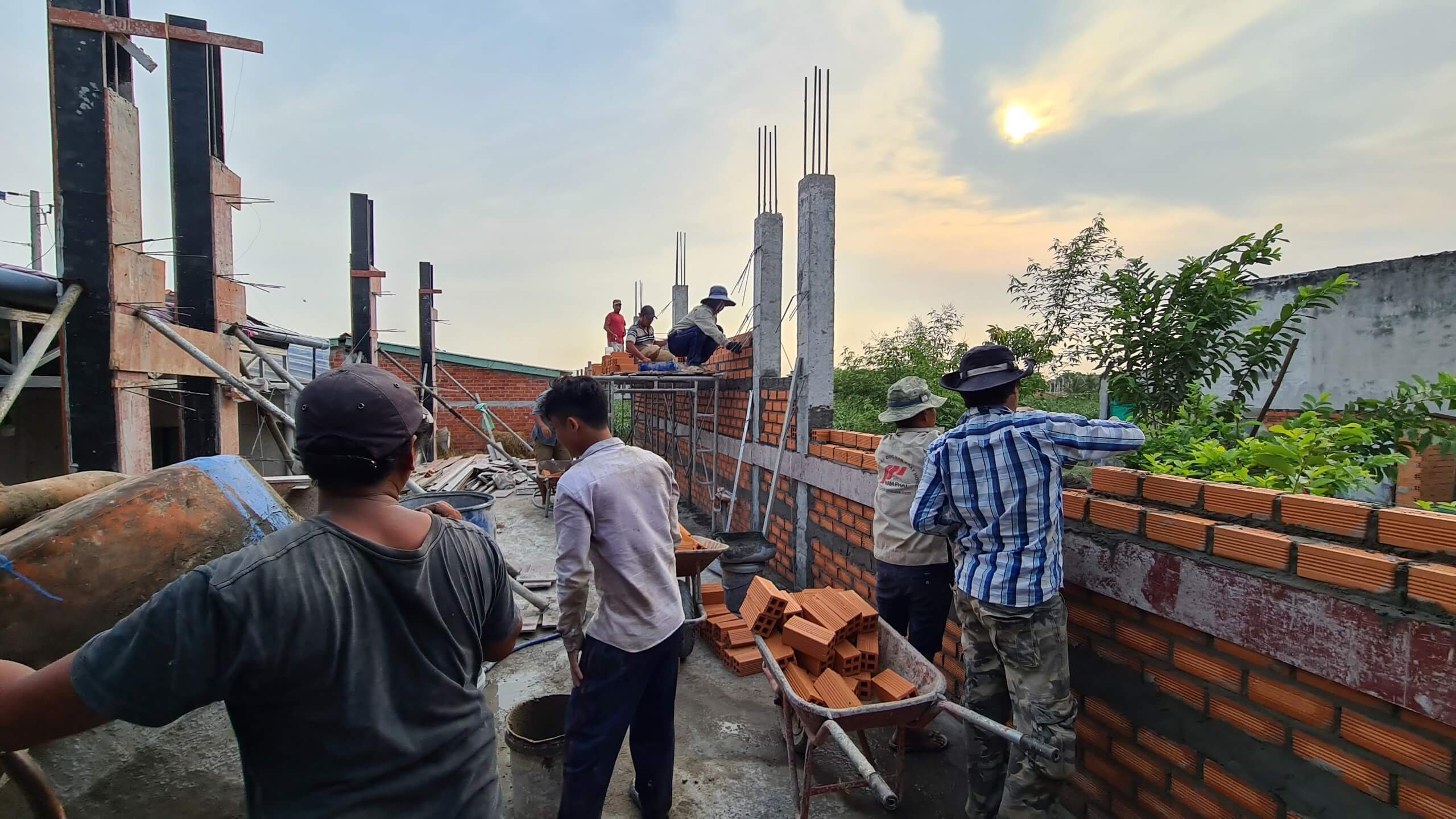 TÌM HIỂU BIỆN PHÁP XÂY TƯỜNG 2 LỚP ĐỂ CHỐNG NÓNG CHO NHÀ Ở 22 z2439545449800 cfef4efddba2adcefe1ebda9f1a602db